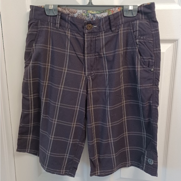 Lululemon shorts - Picture 2 of 4